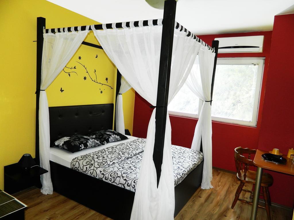 Hostel Kalonis Skopje Quarto foto