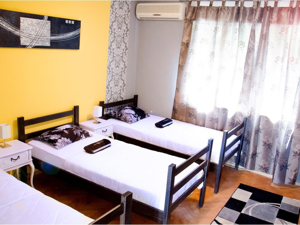 Hostel Kalonis Skopje Quarto foto
