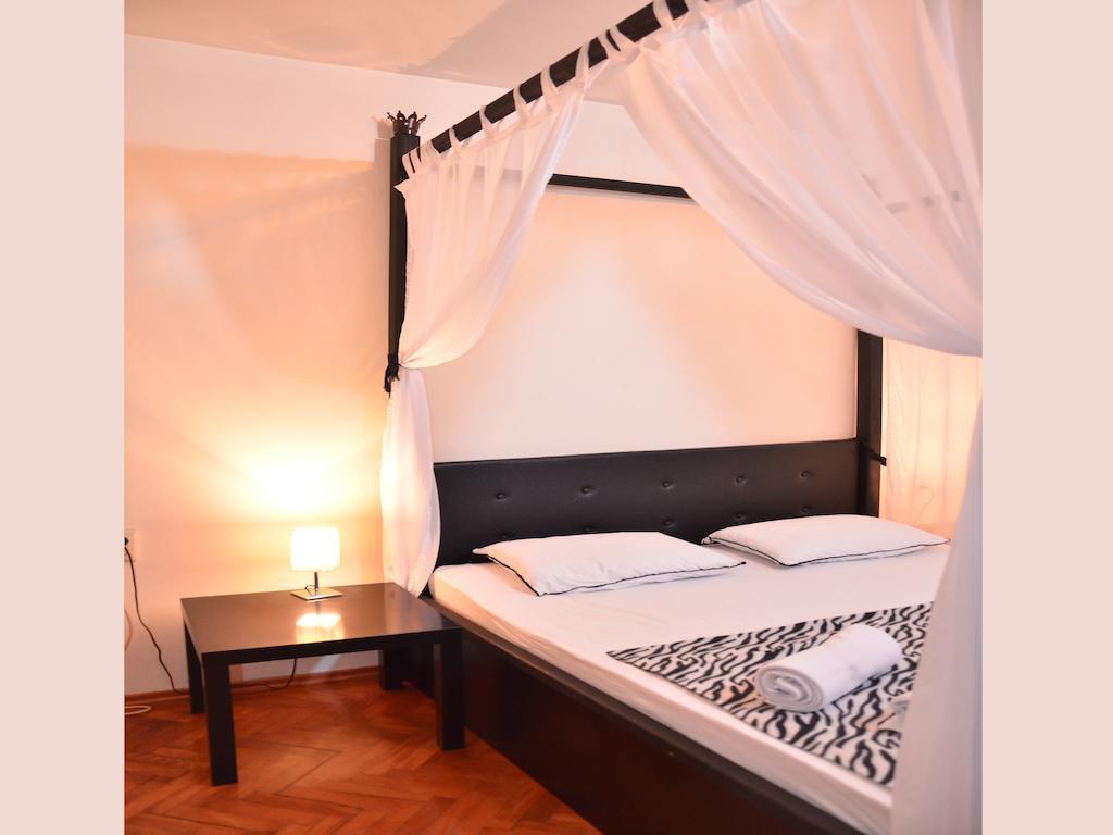 Hostel Kalonis Skopje Quarto foto