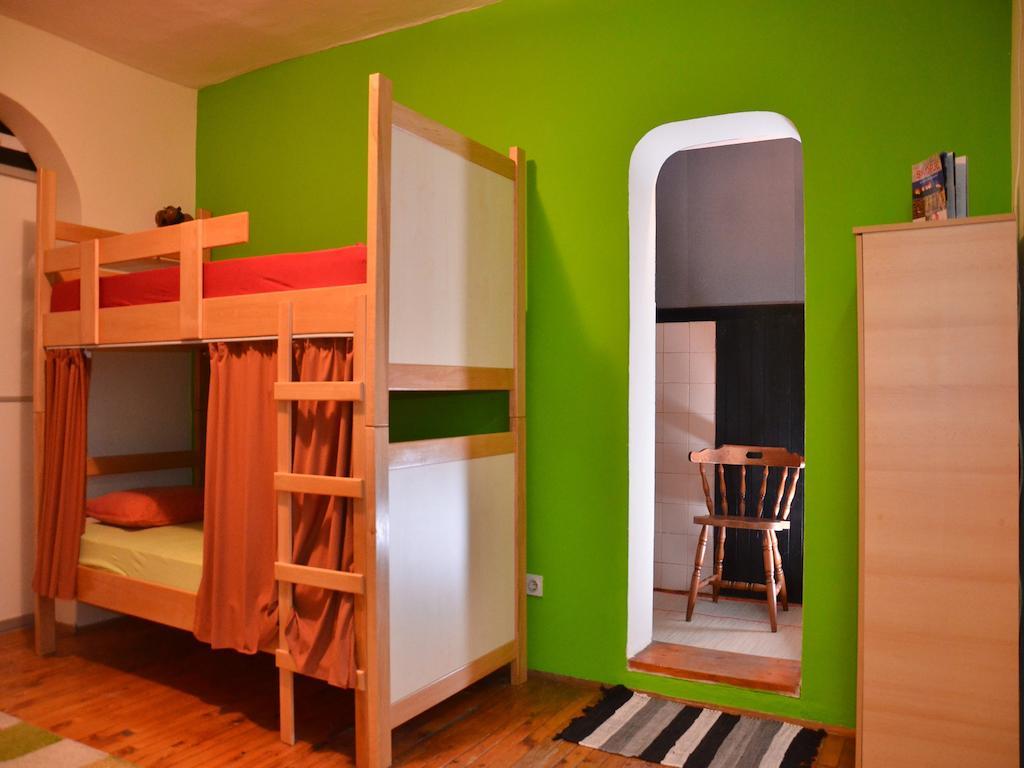 Hostel Kalonis Skopje Quarto foto