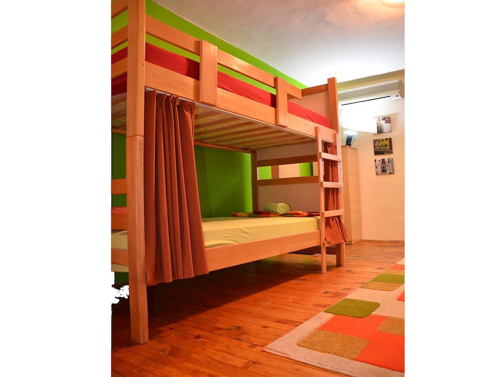 Hostel Kalonis Skopje Quarto foto